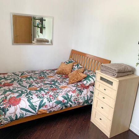 Room In Stratford With Private Bathroom And Parking London Exterior photo